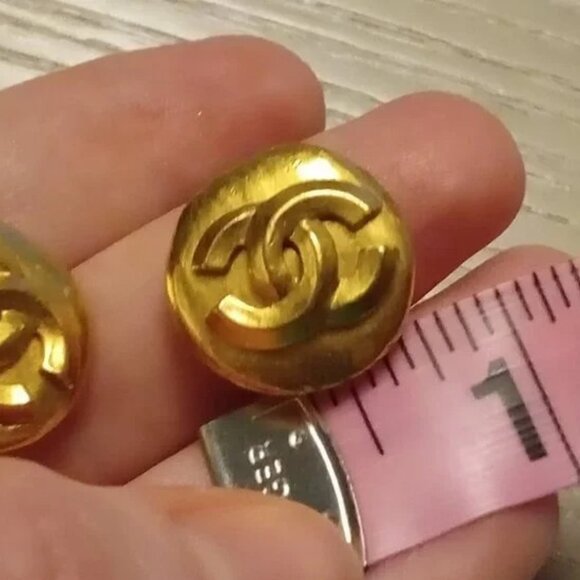 Chanel Vintage Interlocking CC Clip On Earrings 24K Gold-Plated - Picture 11 of 14